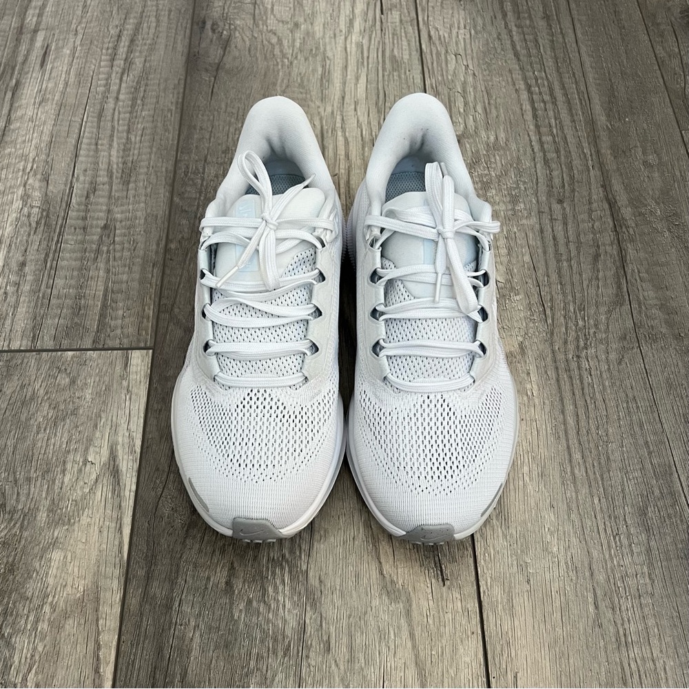Nike Women’s White Sneakers Pegasus41 Size 7